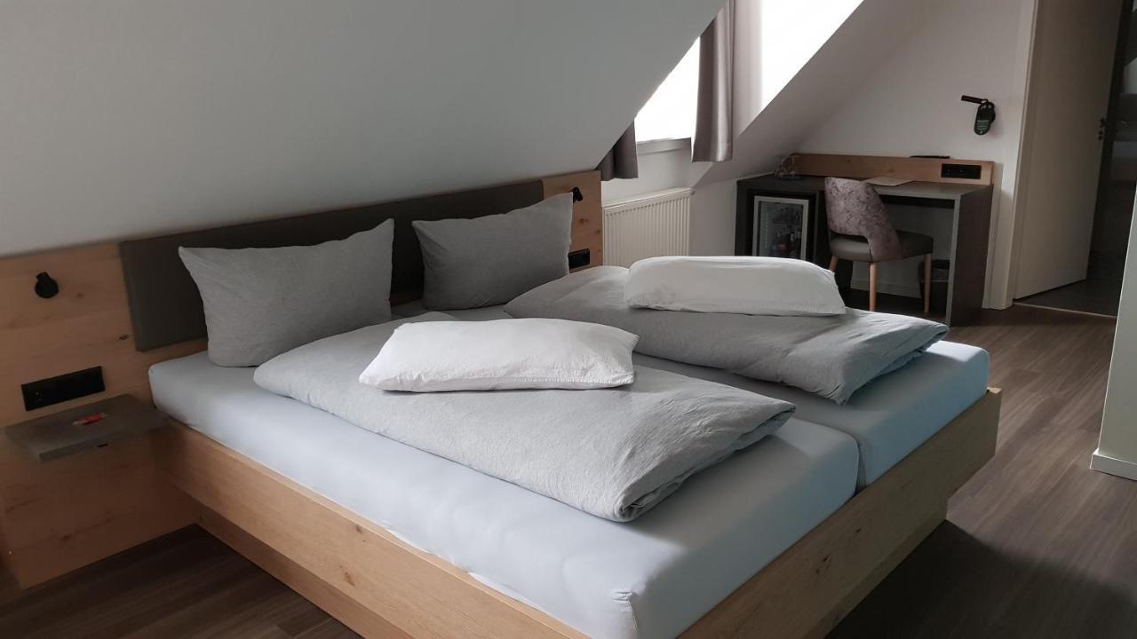 Cross-Country-Hotel Hirsch Sinsheim Extérieur photo