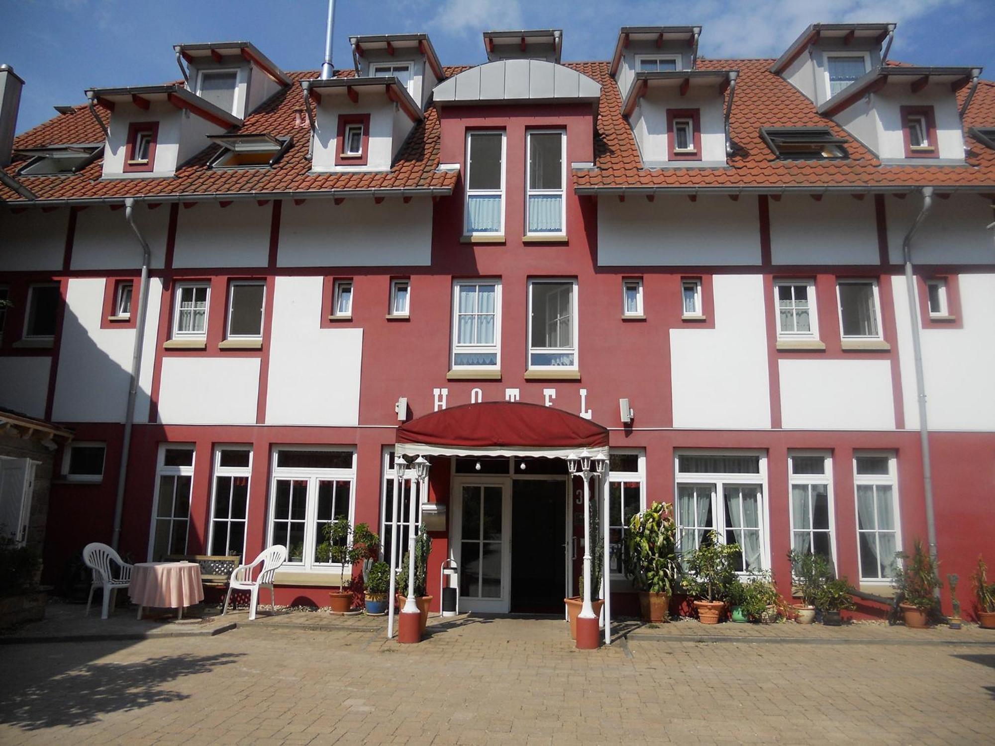 Cross-Country-Hotel Hirsch Sinsheim Extérieur photo