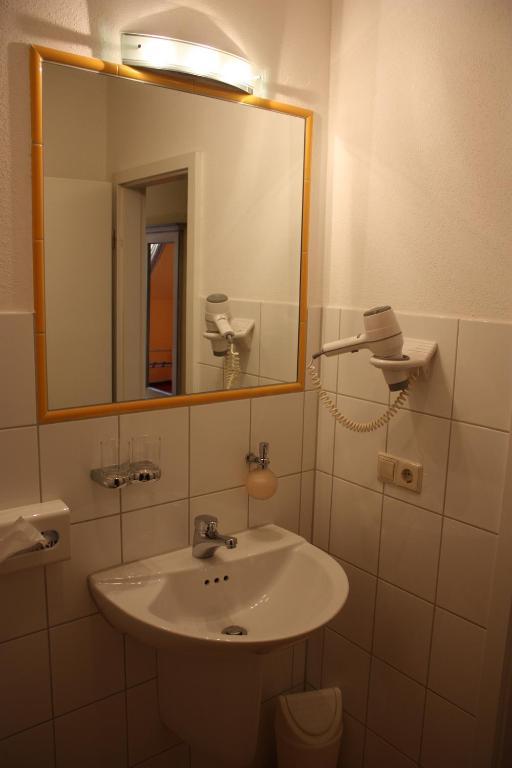 Cross-Country-Hotel Hirsch Sinsheim Chambre photo